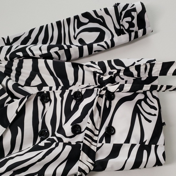 Zebra print trench coat short🦓 - Picture 4 of 11